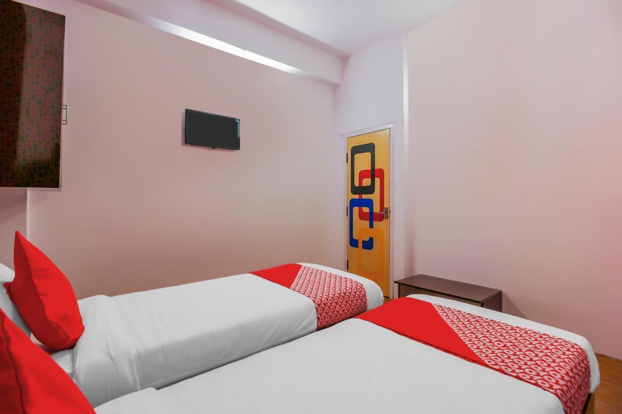 Oyo 17168 Hz Lodge Haidarábád Kültér fotó