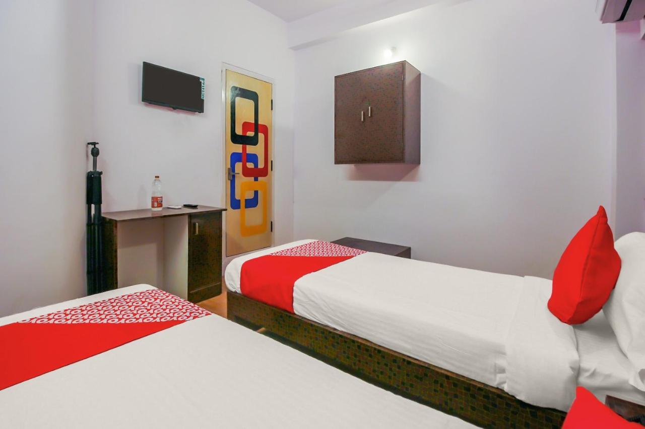 Oyo 17168 Hz Lodge Haidarábád Kültér fotó