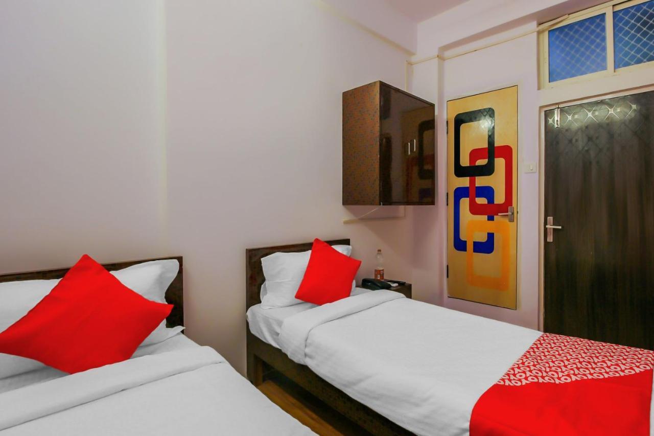 Oyo 17168 Hz Lodge Haidarábád Kültér fotó
