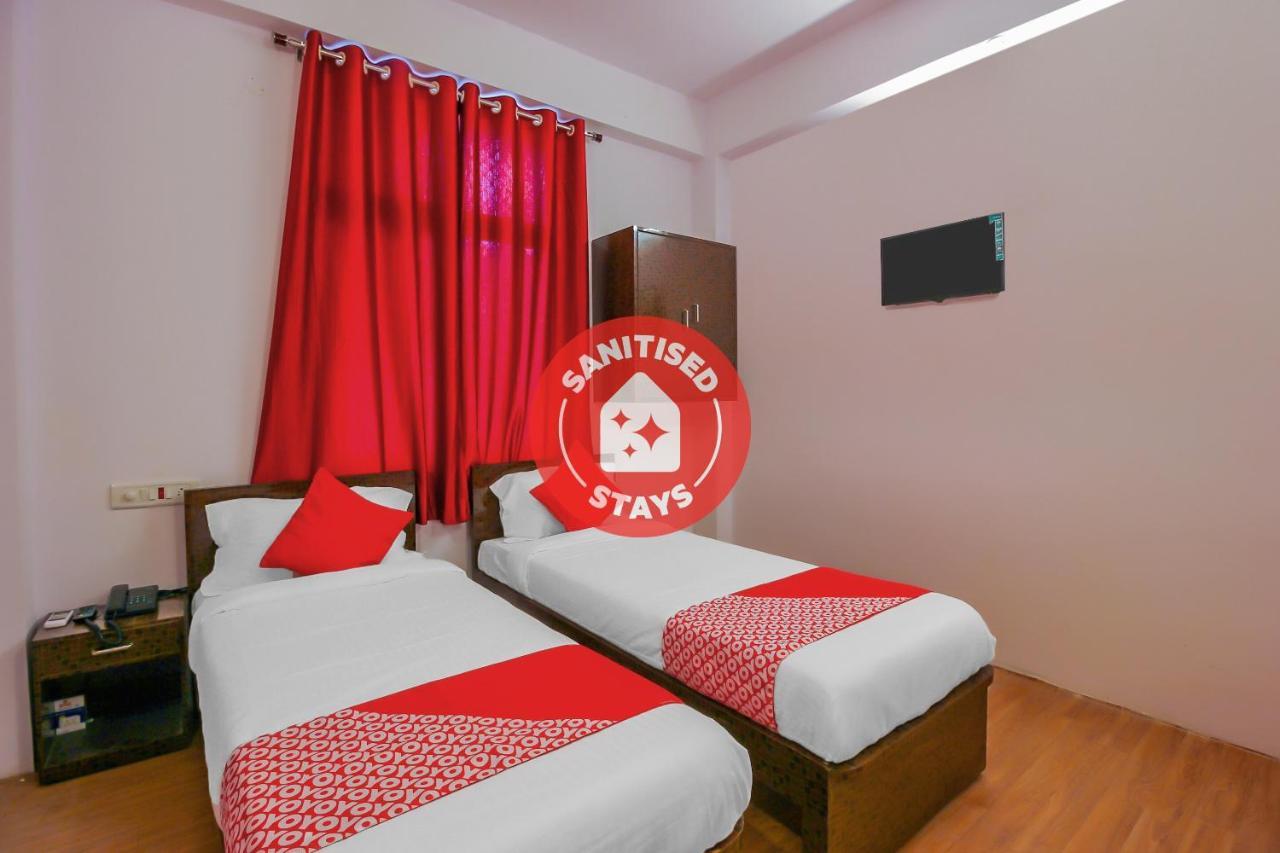Oyo 17168 Hz Lodge Haidarábád Kültér fotó