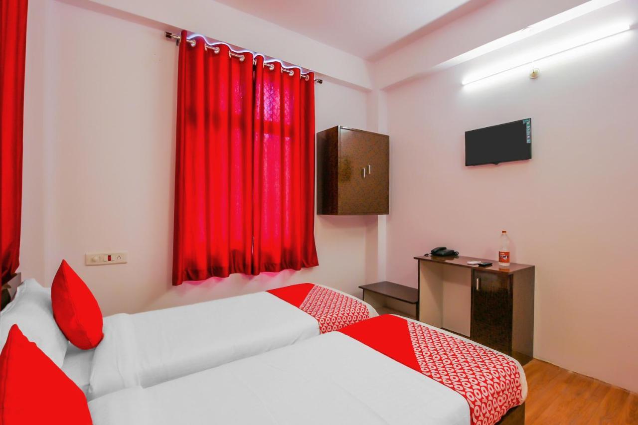 Oyo 17168 Hz Lodge Haidarábád Kültér fotó