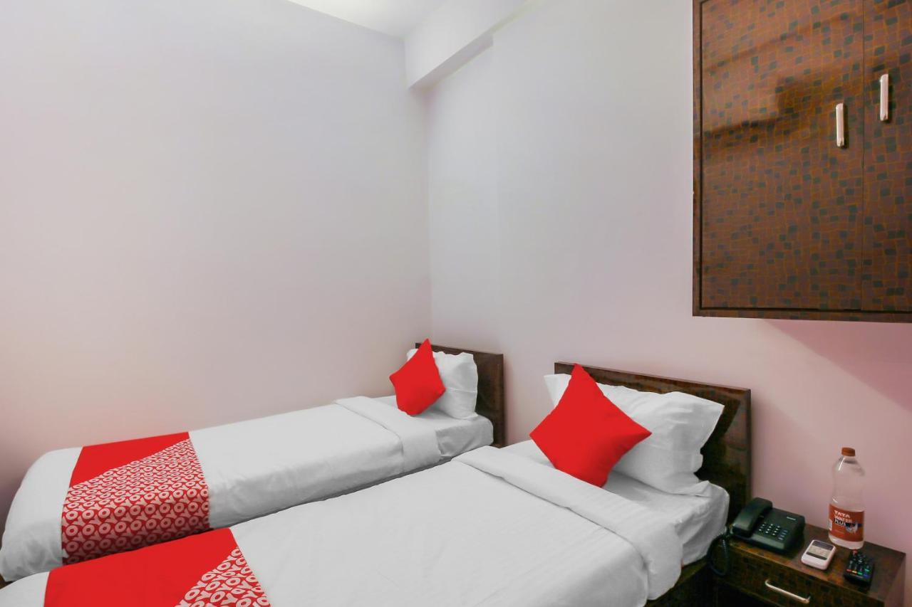 Oyo 17168 Hz Lodge Haidarábád Kültér fotó