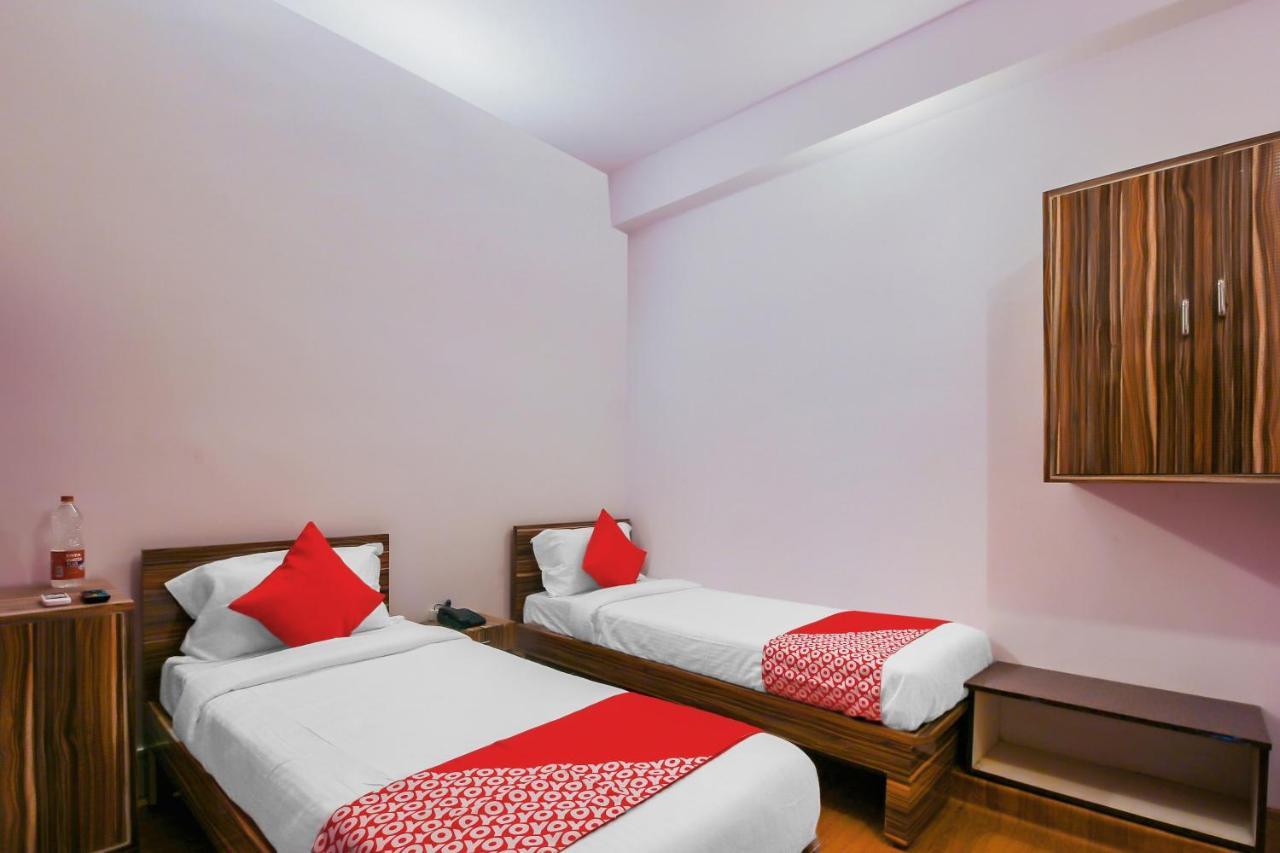 Oyo 17168 Hz Lodge Haidarábád Kültér fotó