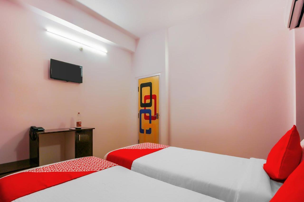 Oyo 17168 Hz Lodge Haidarábád Kültér fotó