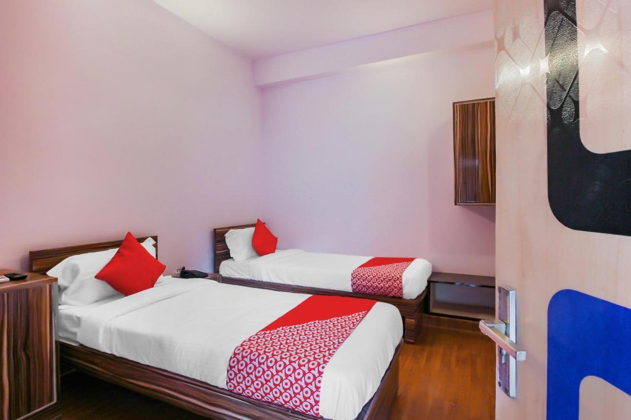 Oyo 17168 Hz Lodge Haidarábád Kültér fotó