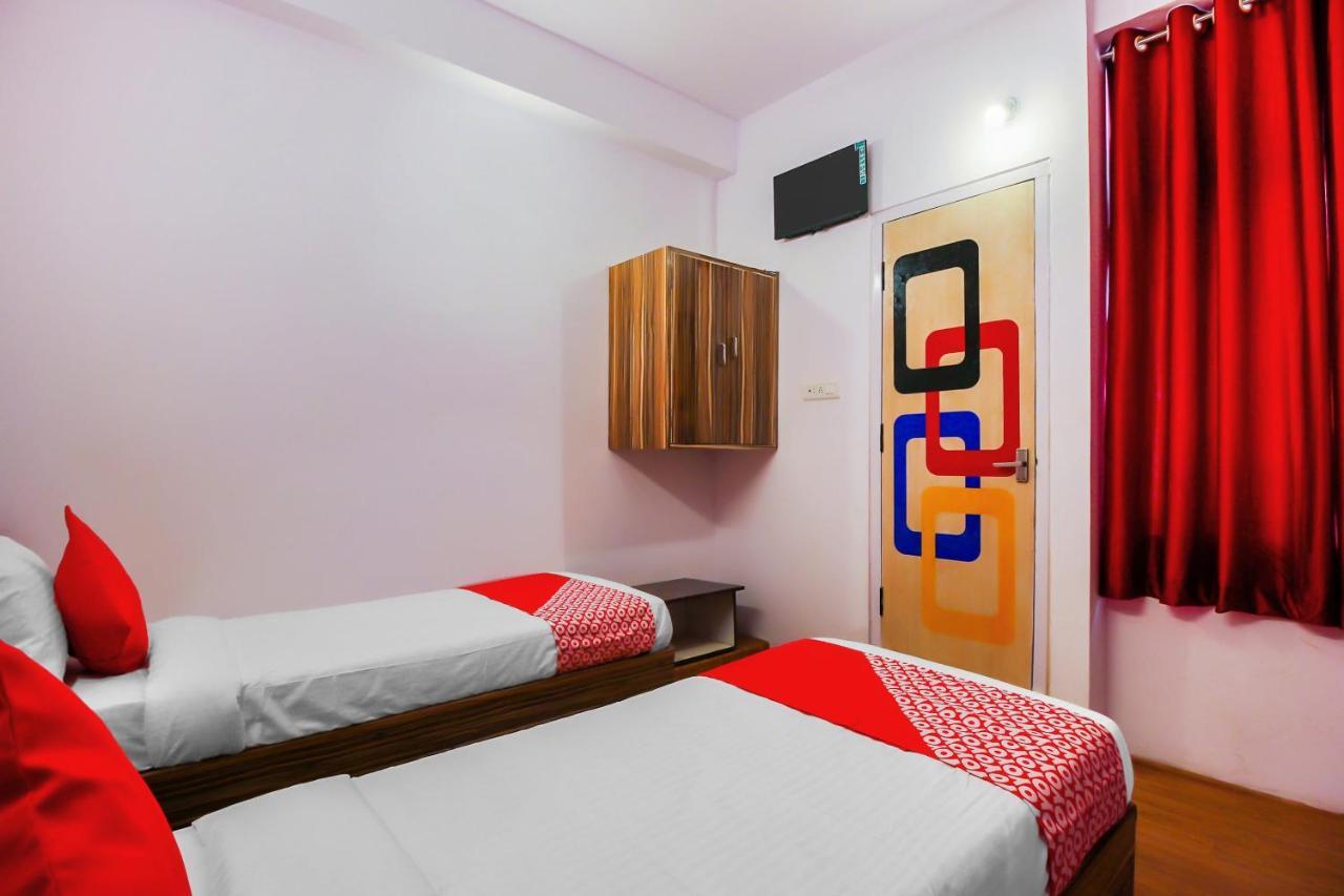 Oyo 17168 Hz Lodge Haidarábád Kültér fotó