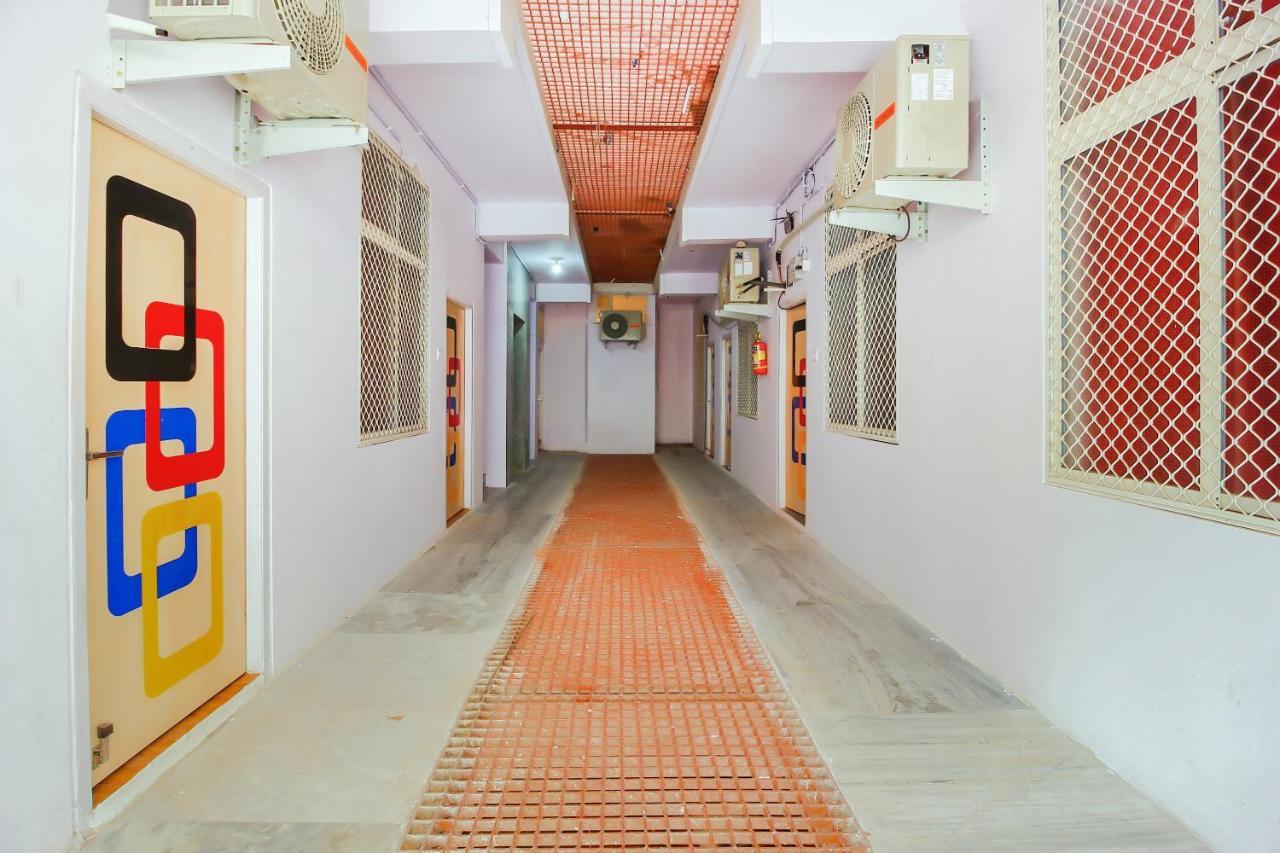 Oyo 17168 Hz Lodge Haidarábád Kültér fotó