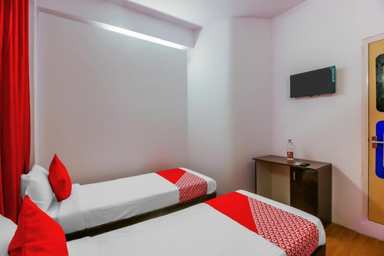 Oyo 17168 Hz Lodge Haidarábád Kültér fotó